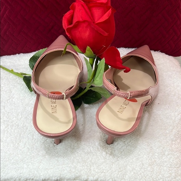 Nine West Tan Sandals with Slingback Design - Picture 3 of 12